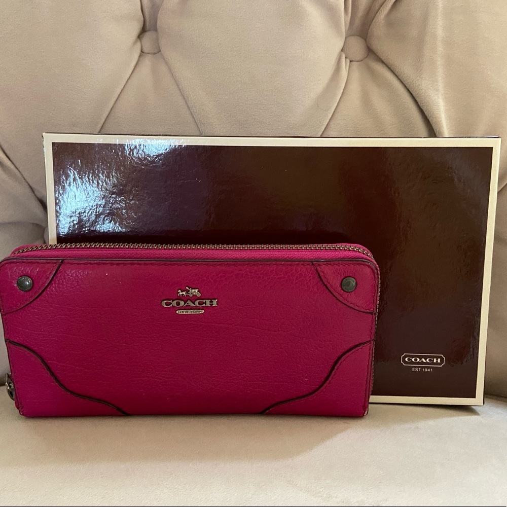 Authentic Coach Fuchsia Wallet - great condition!